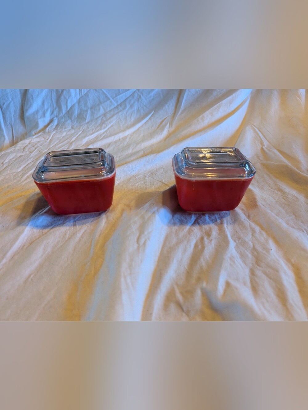 2/100$ Pyrex Red Glass Food Storage Squares with Clear Lids